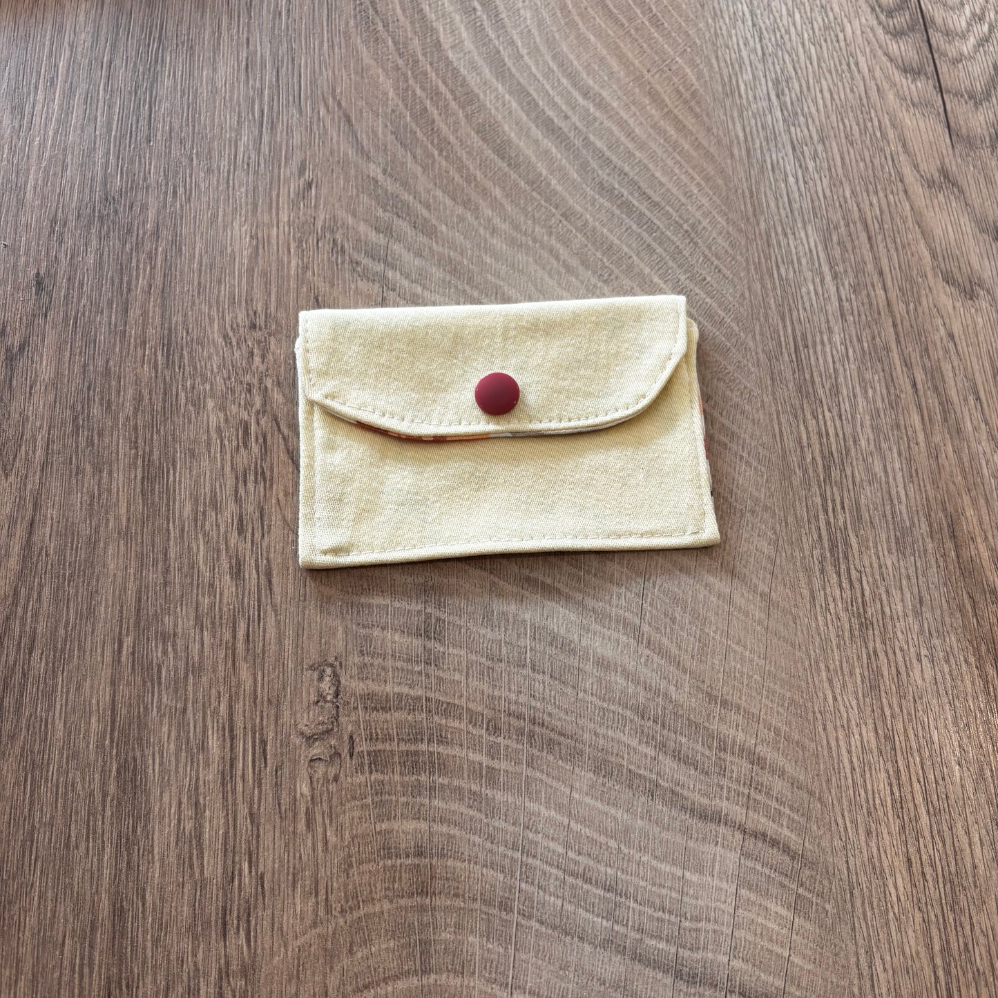 Porte-cartes jaune pastel