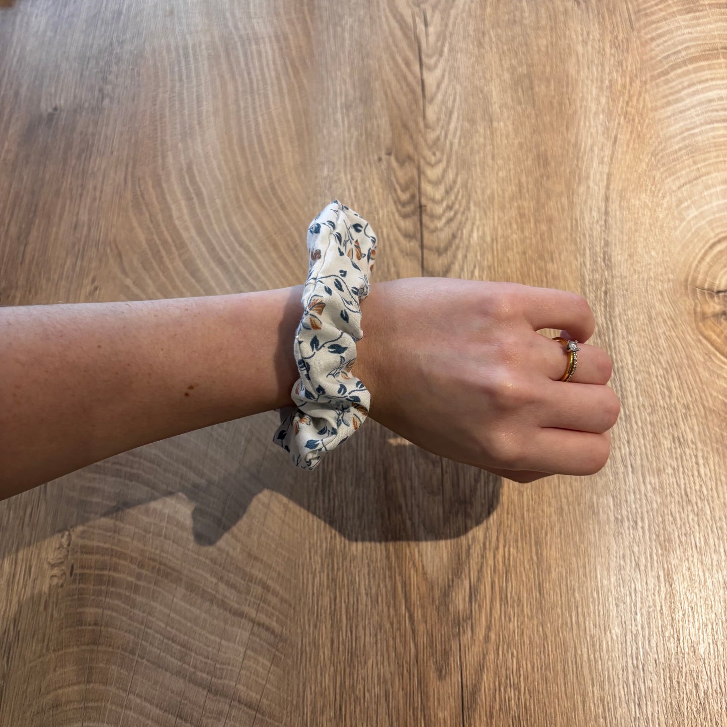 Chouchou midi blanc et fleurs