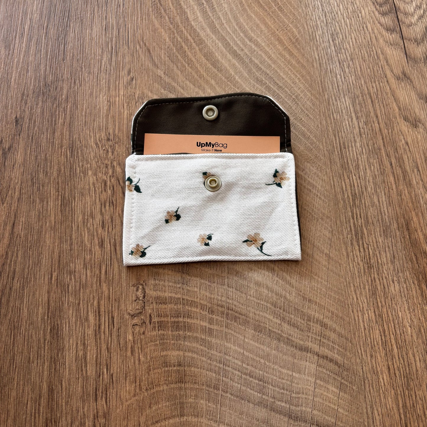 Porte-cartes blanc à fleurs