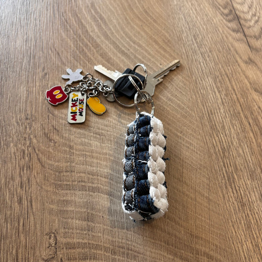 Porte-clés scoubidou bleu et blanc