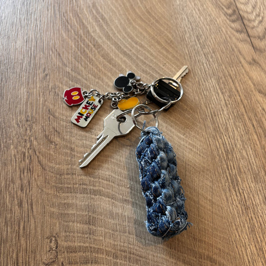 Porte-clés scoubidou bleu clair et bleu foncé